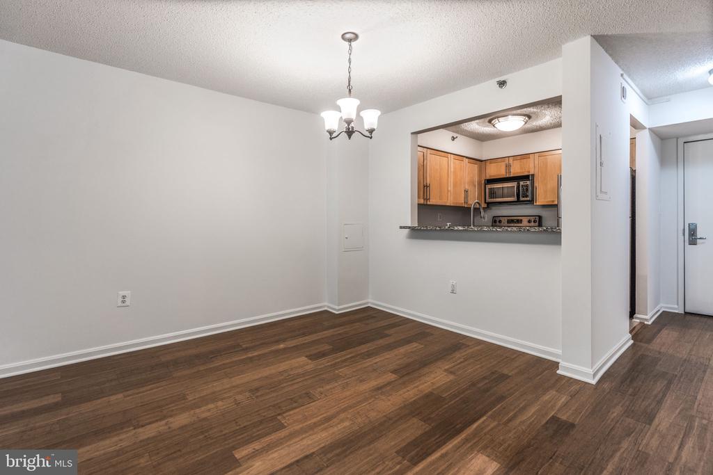 10101 GROSVENOR PLACE L03