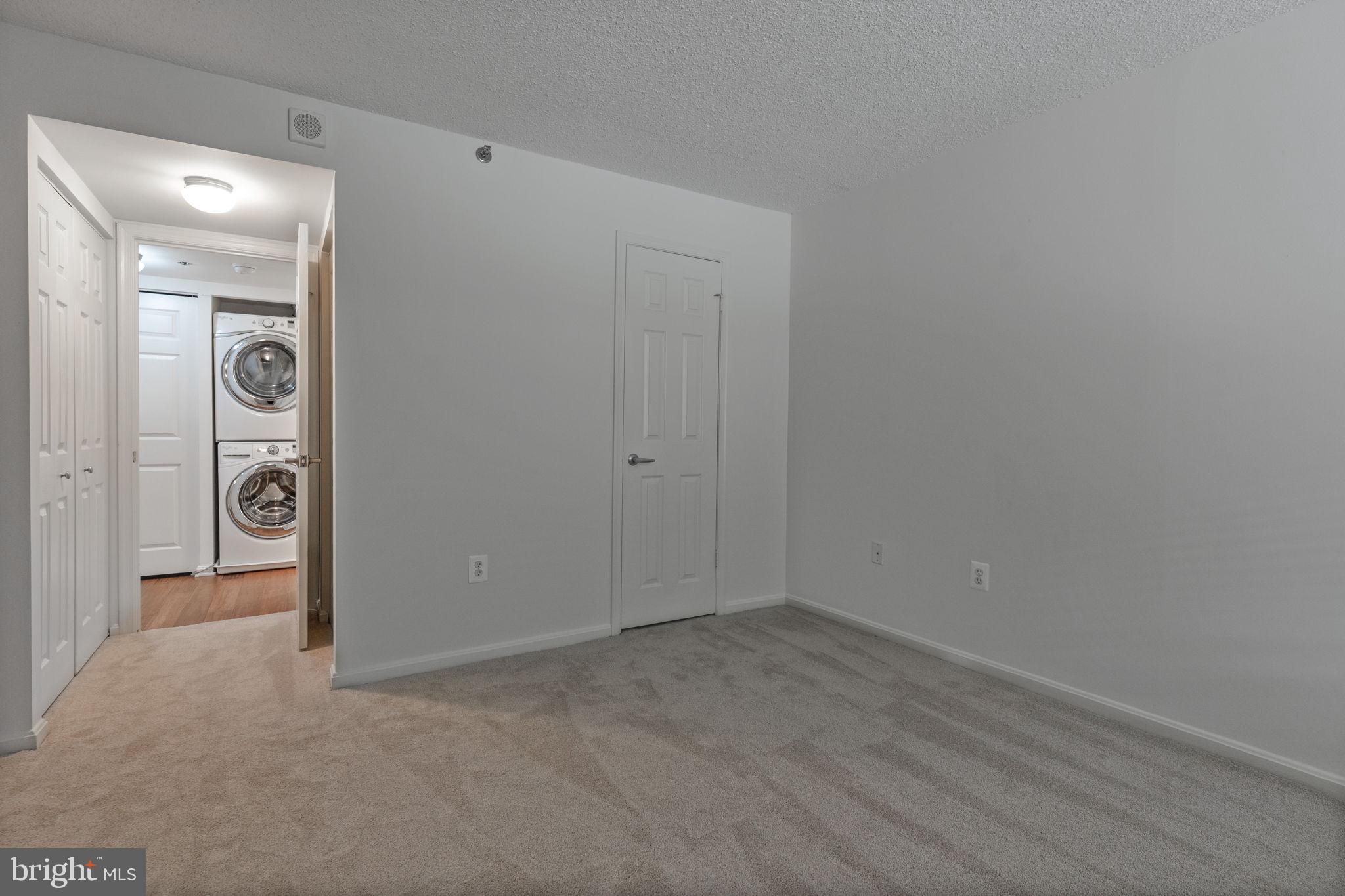 10101 GROSVENOR PLACE L03