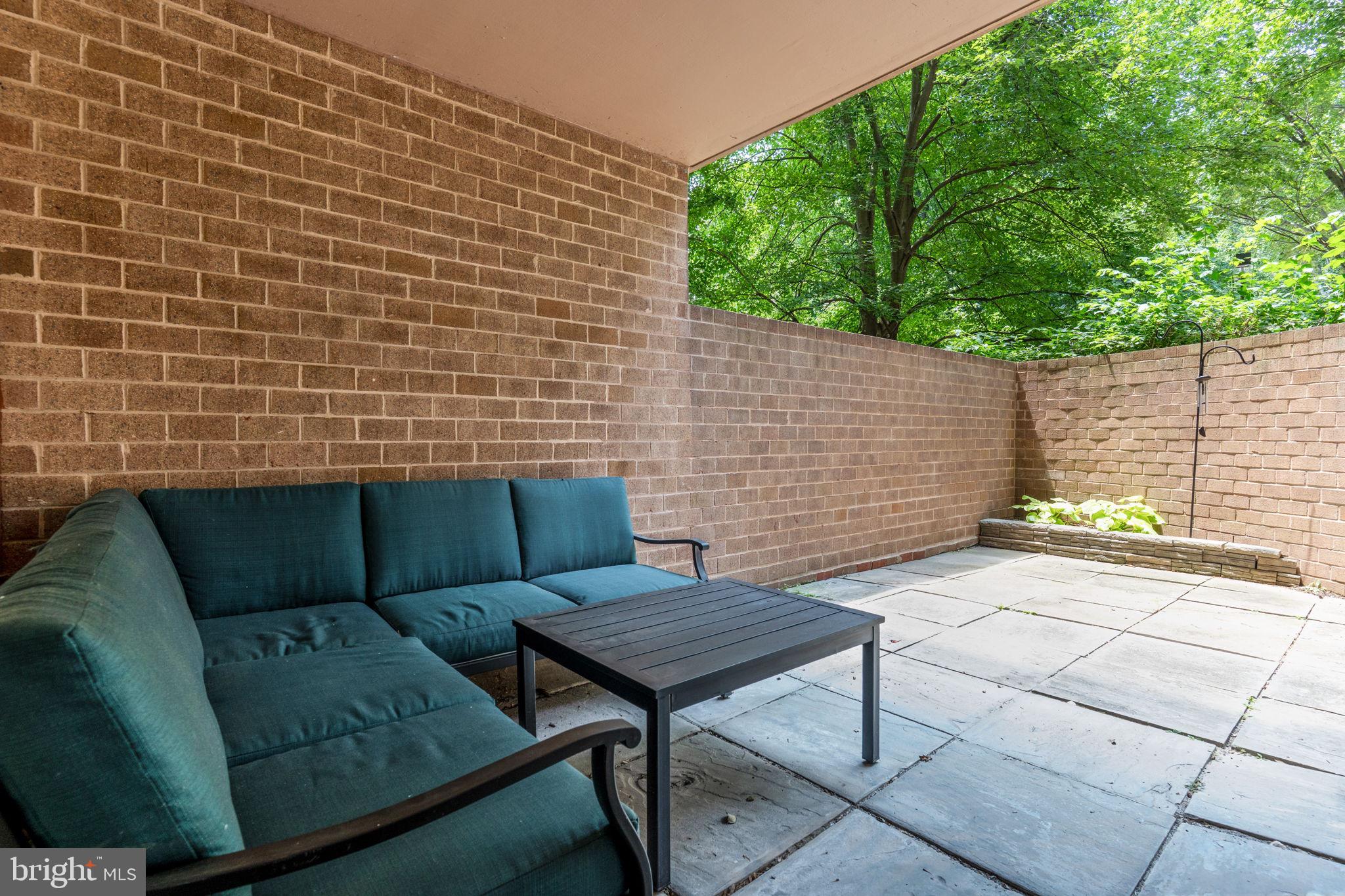 10101 GROSVENOR PLACE L03