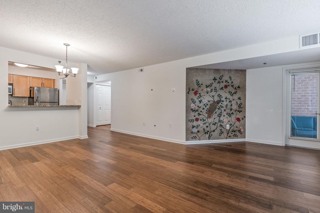 10101 GROSVENOR PLACE L03