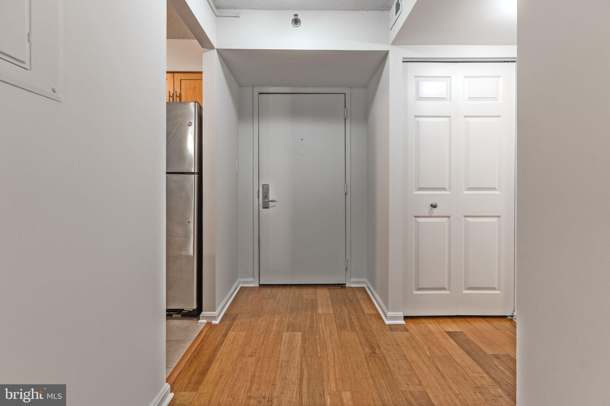 10101 GROSVENOR PLACE L03