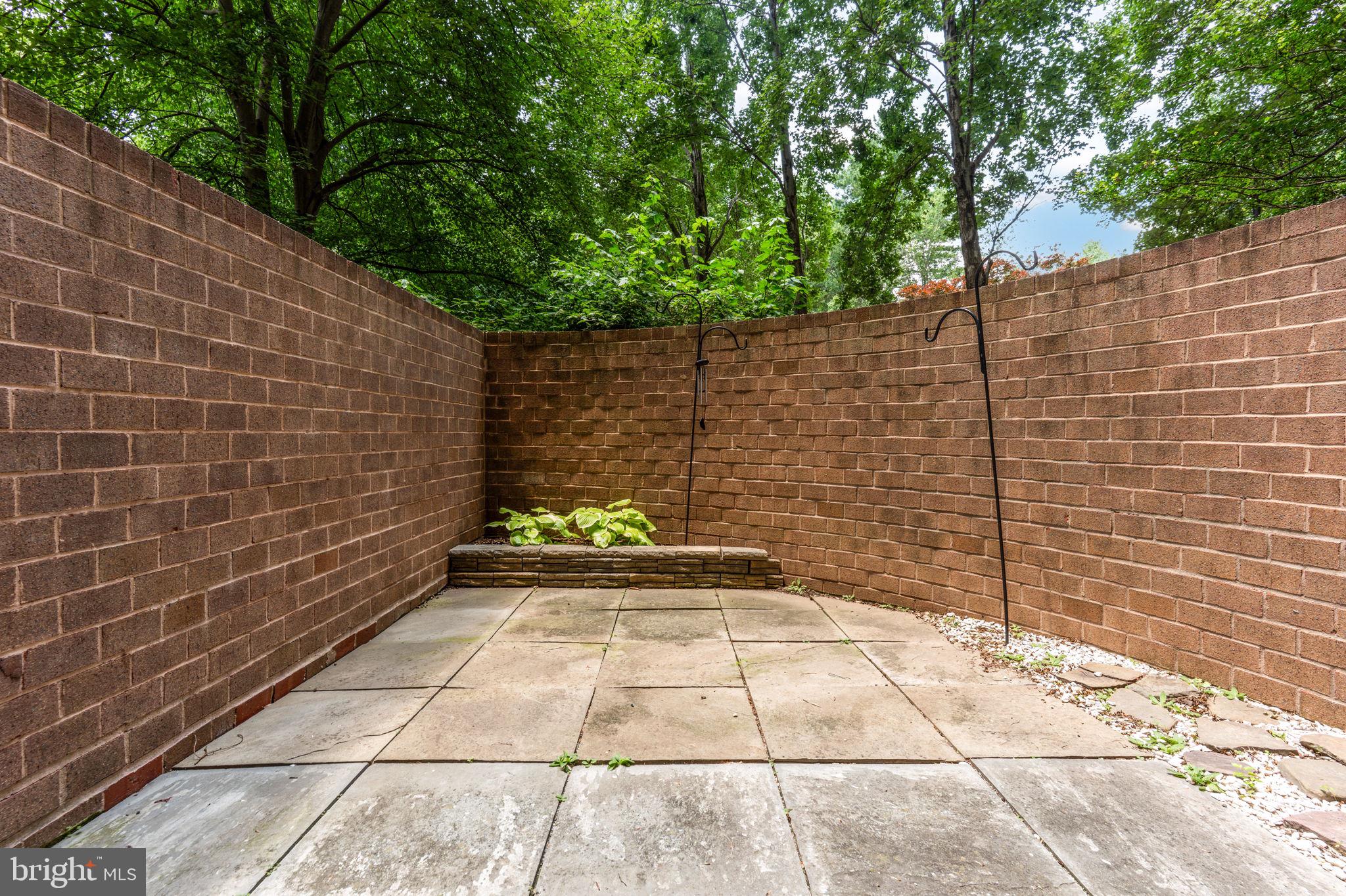 10101 GROSVENOR PLACE L03