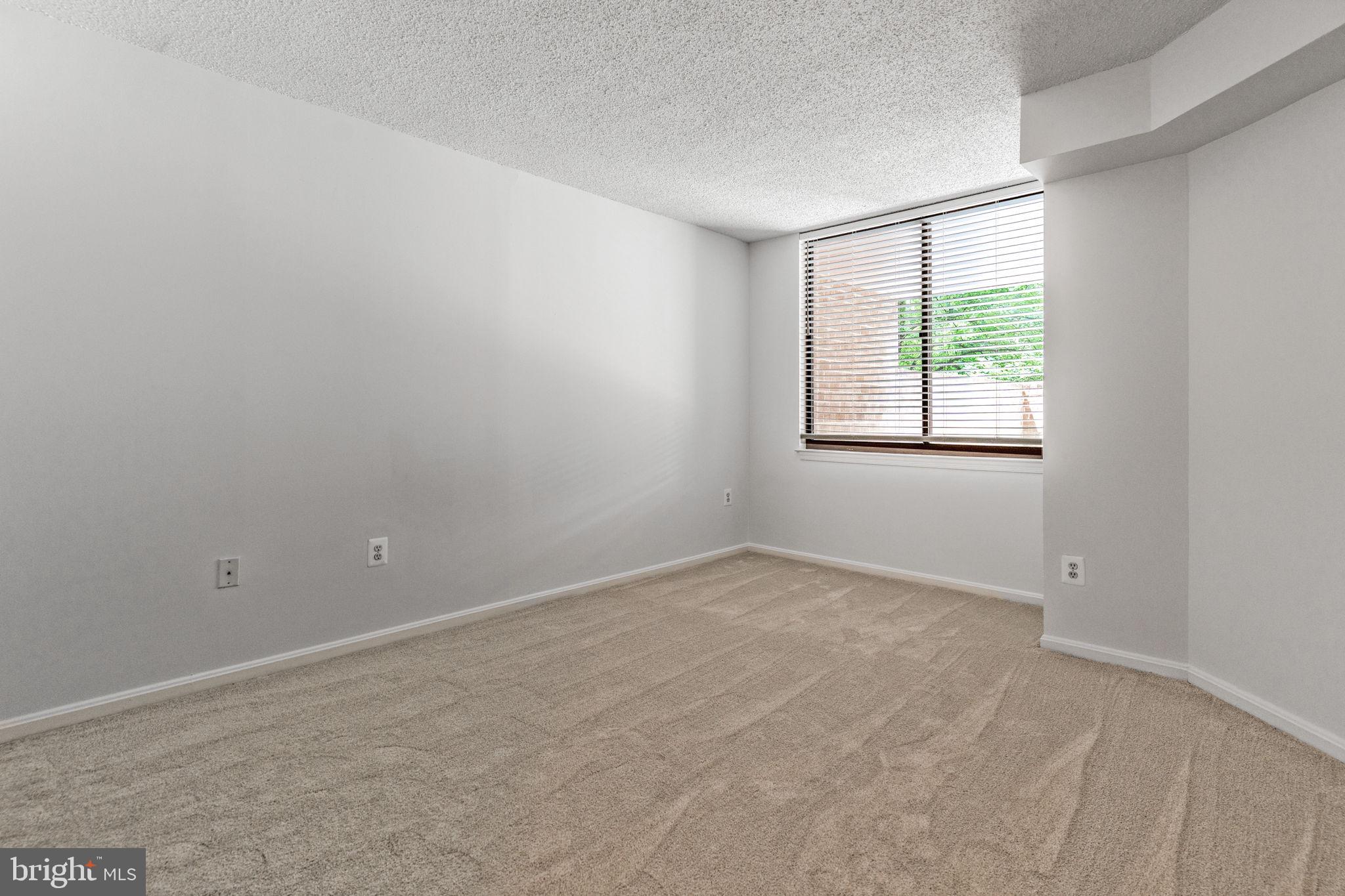 10101 GROSVENOR PLACE L03