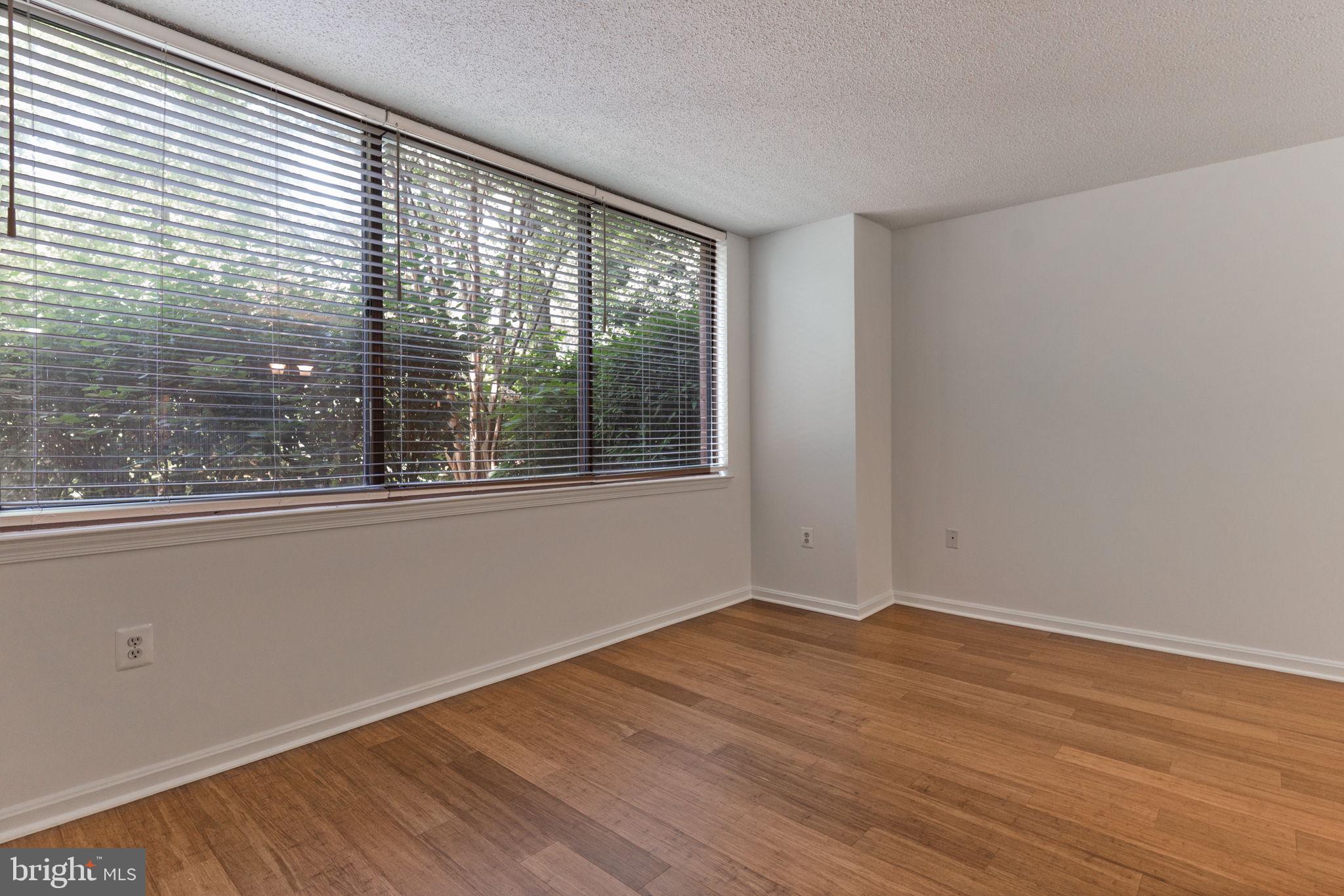 10101 GROSVENOR PLACE L03