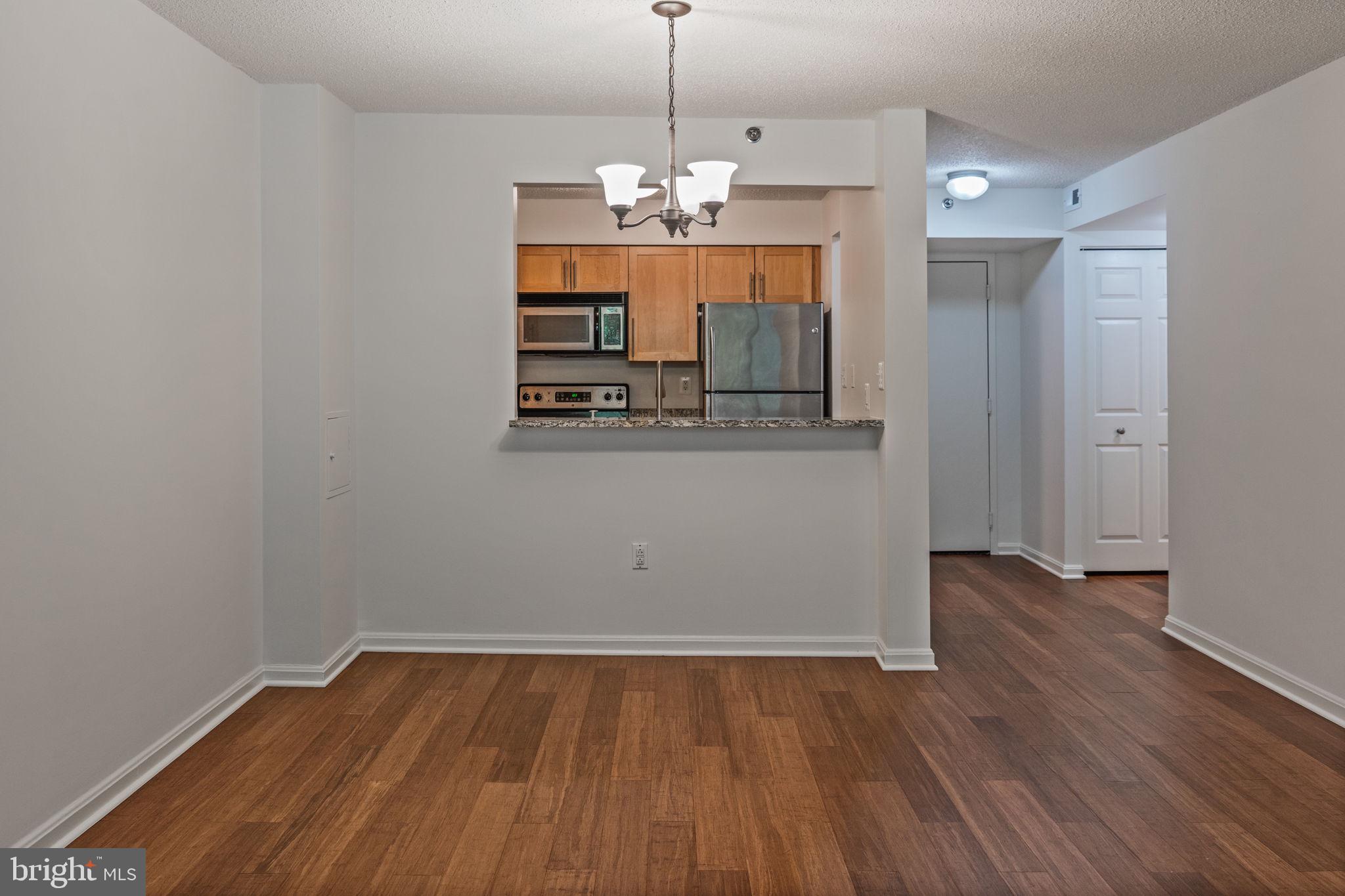 10101 GROSVENOR PLACE L03