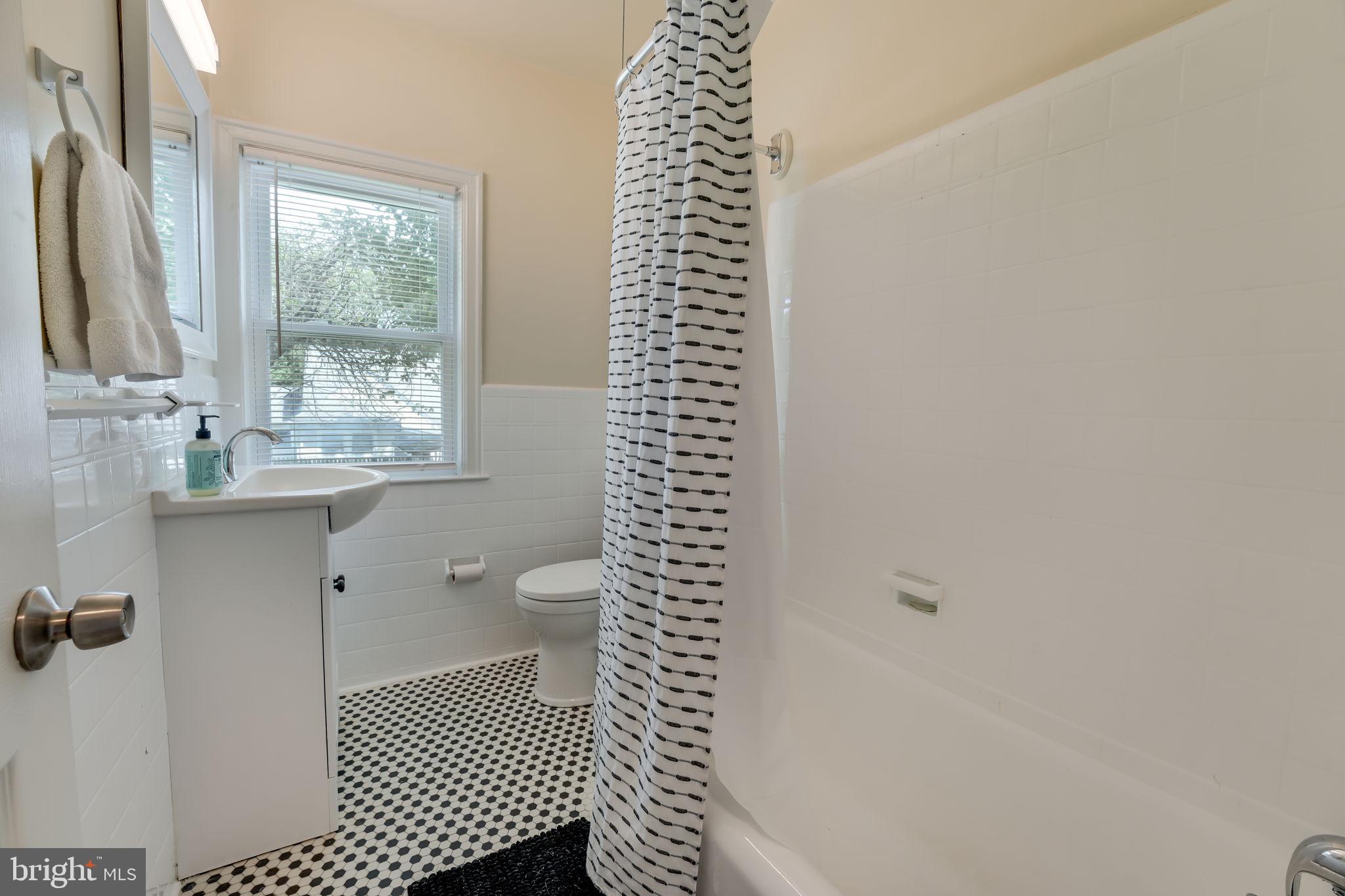 3914 NICHOLSON STREET