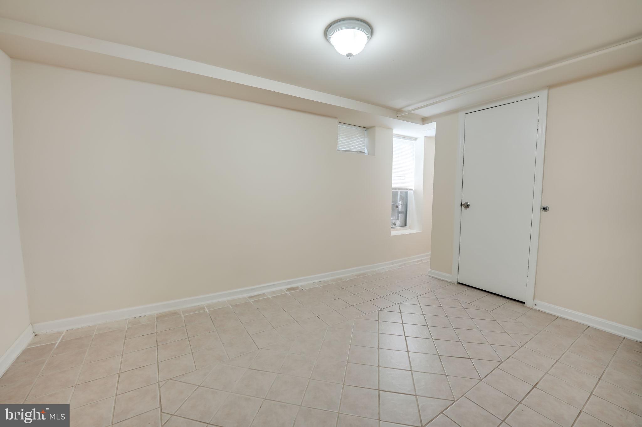 3914 NICHOLSON STREET