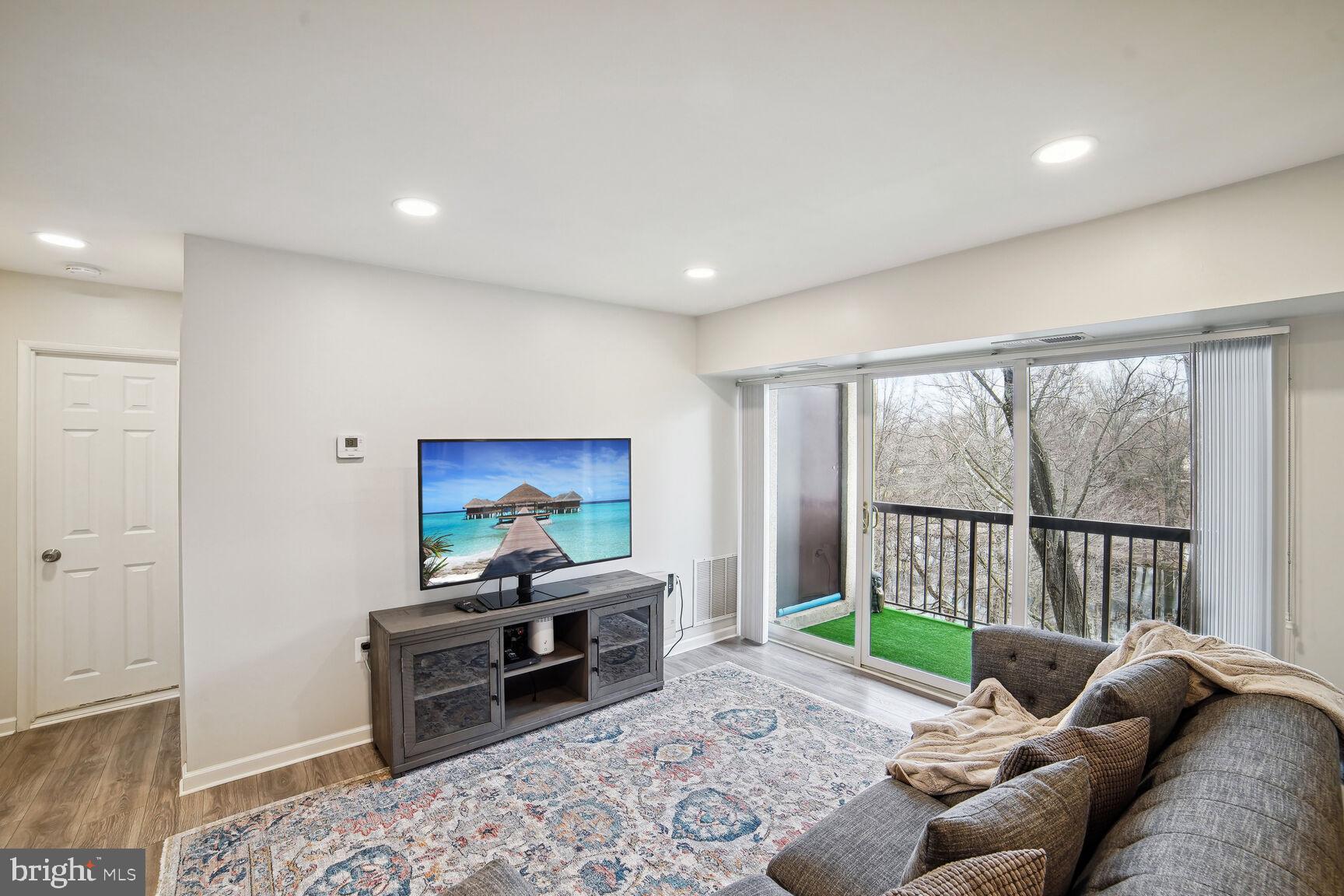 15609 Dorset Rd #64