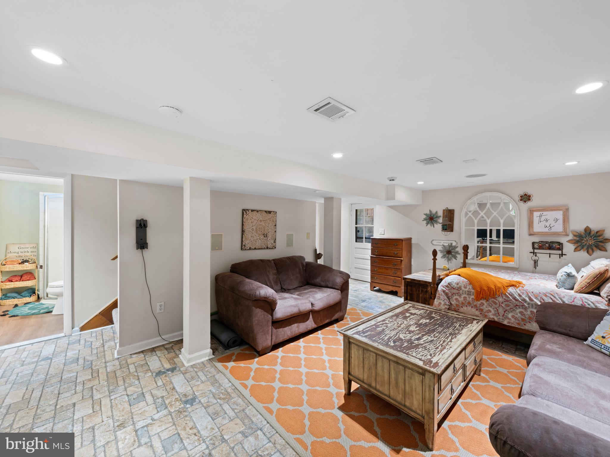 7115 Loch Ct