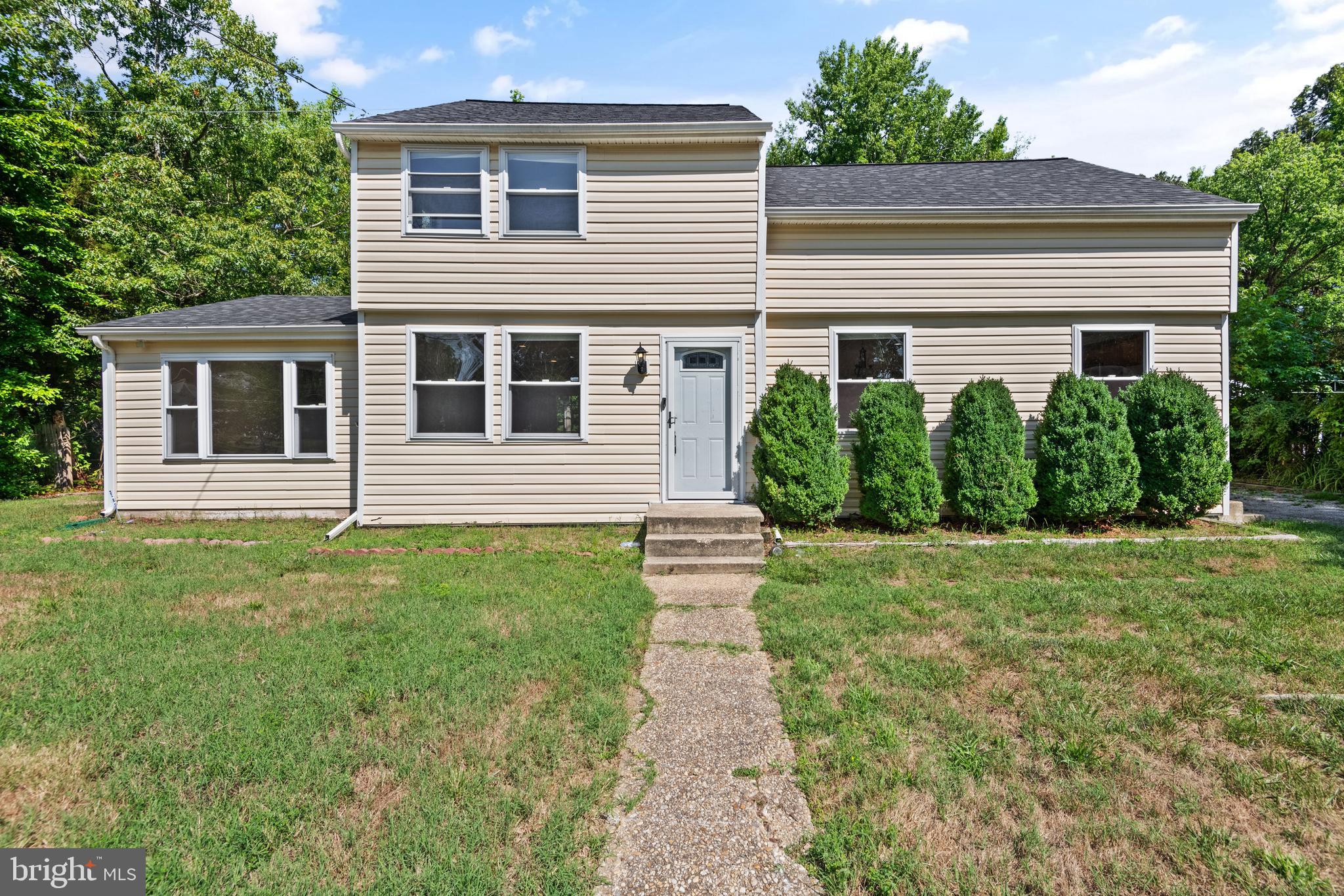 8600 Lantern Ln