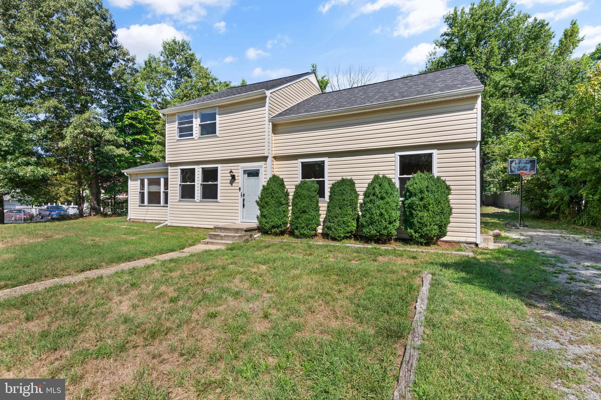 8600 Lantern Ln