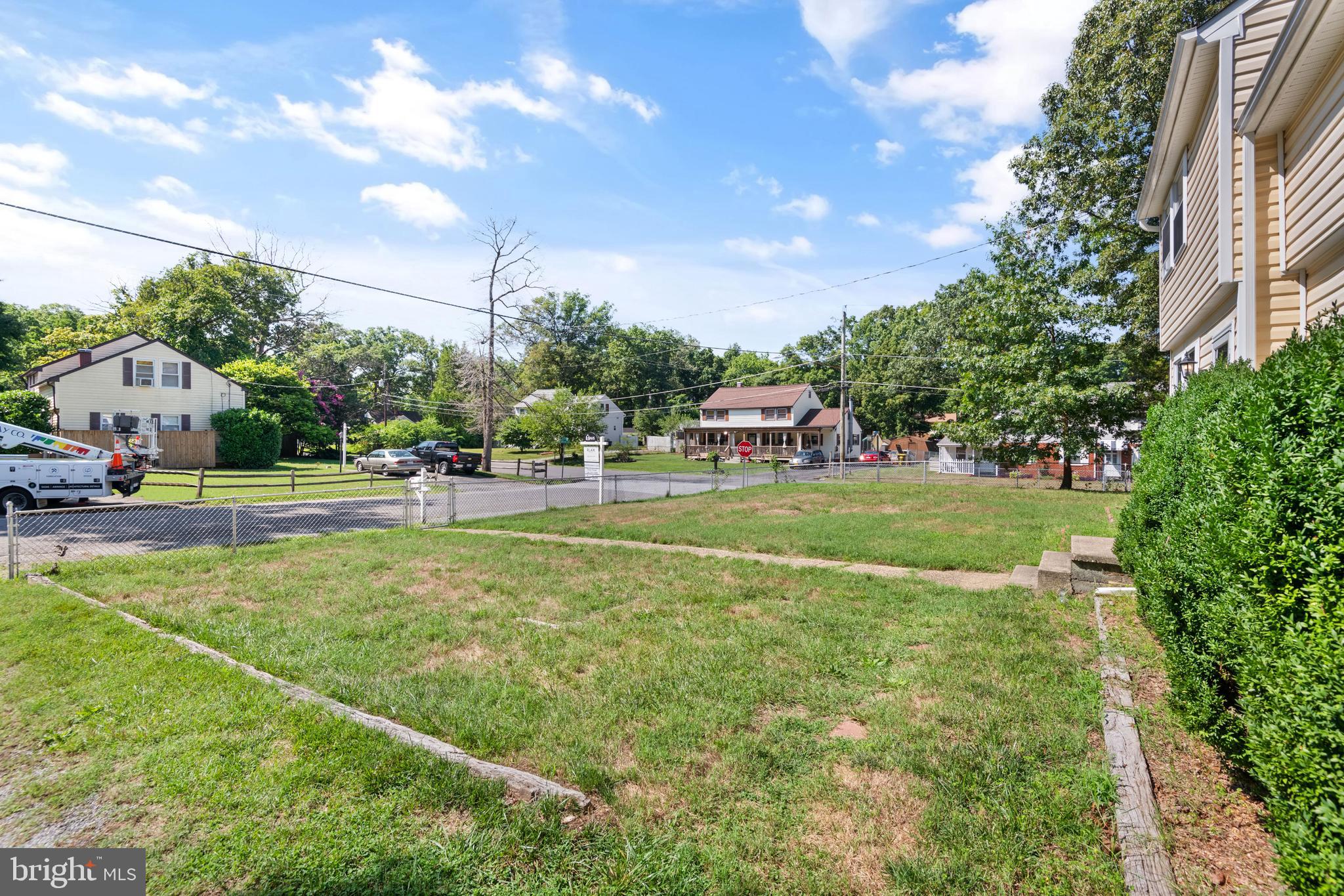 8600 Lantern Ln