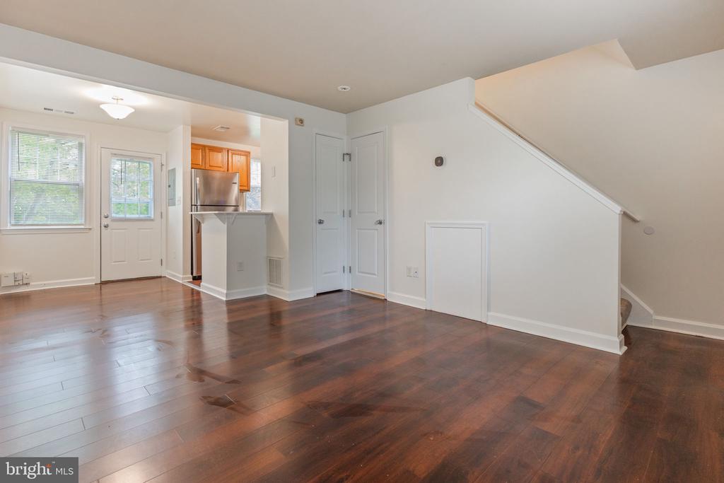 2512 Kent Village Dr