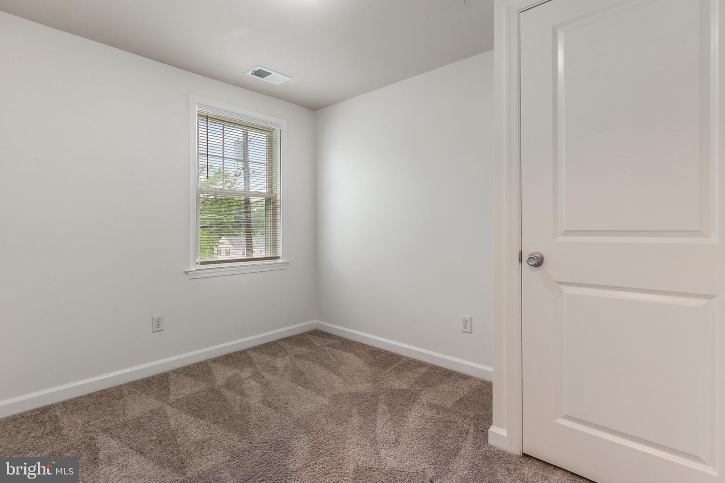 2512 Kent Village Dr