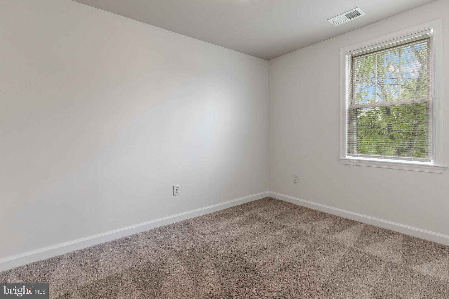 2512 Kent Village Dr