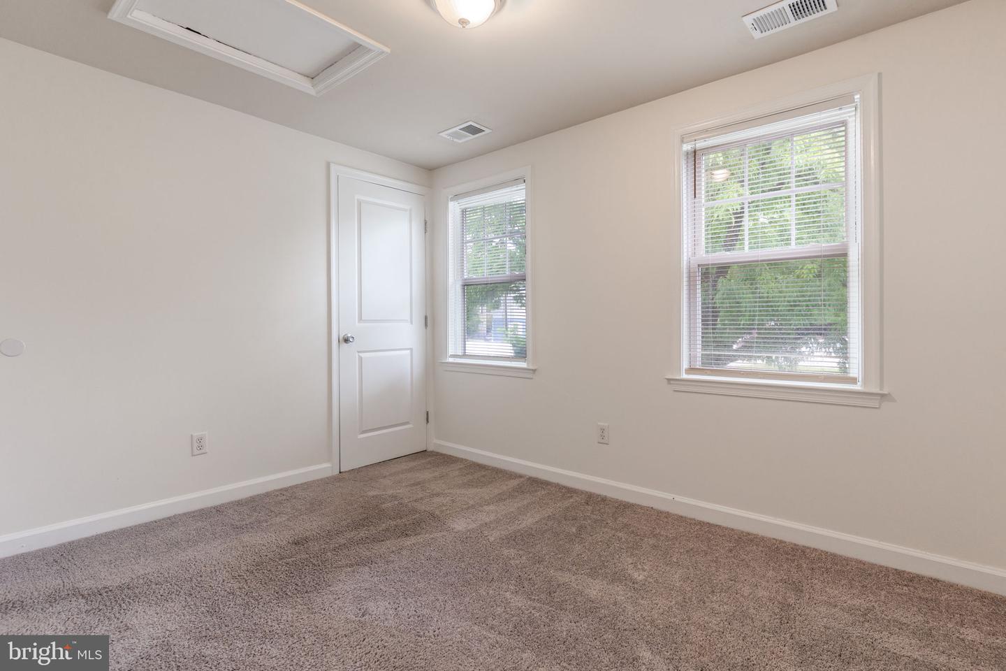 2512 Kent Village Dr