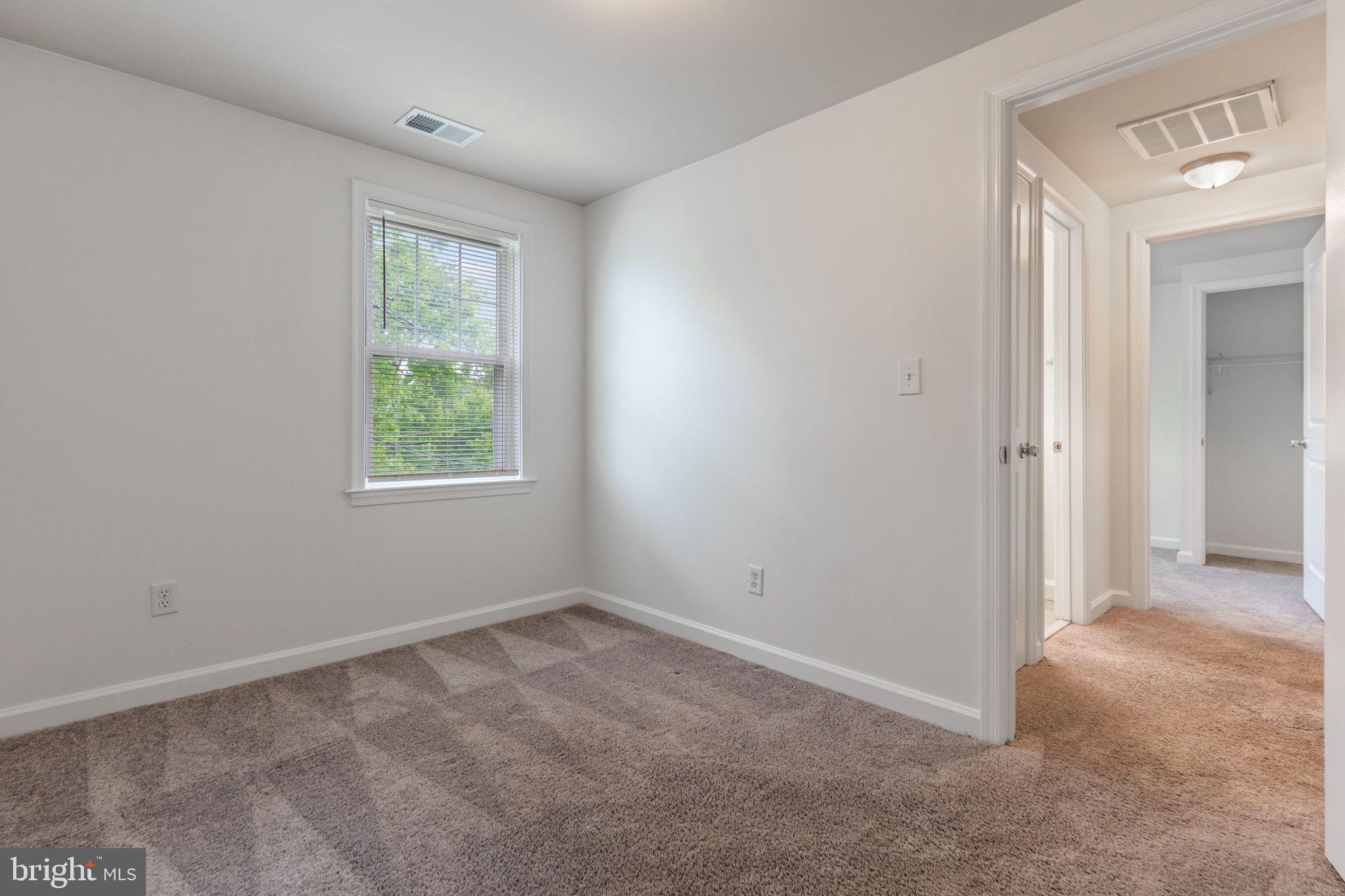 2512 Kent Village Dr