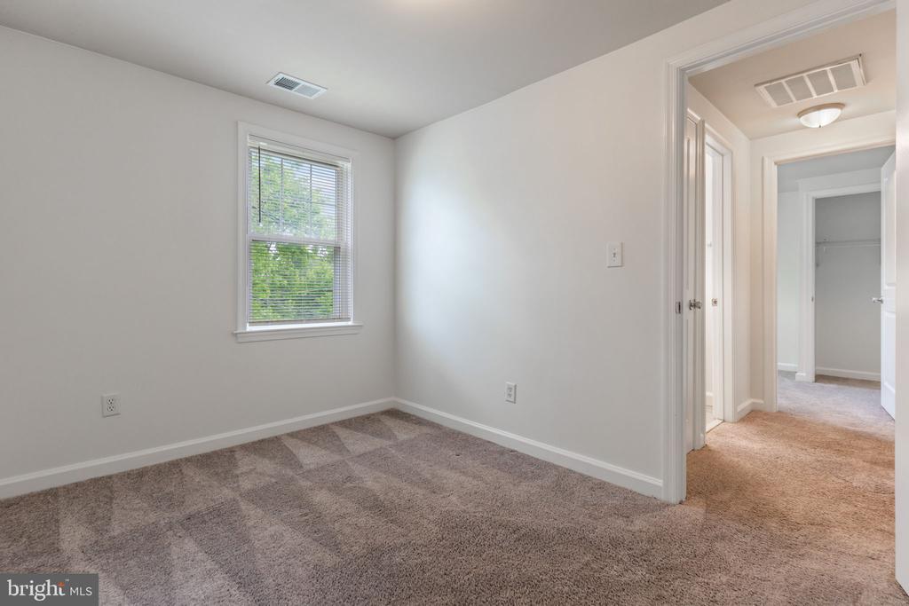 2512 Kent Village Dr