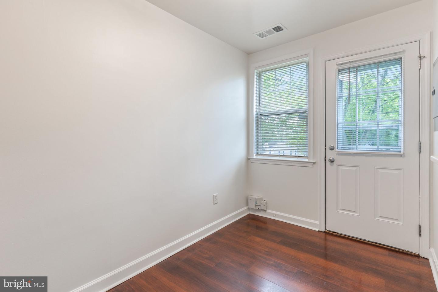 2512 Kent Village Dr