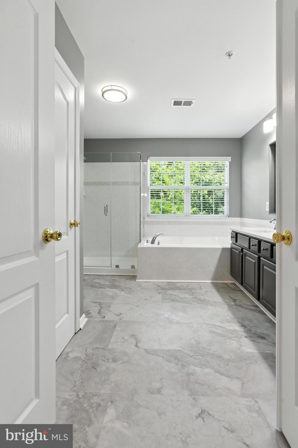 10210 ROLLING GREEN WAY