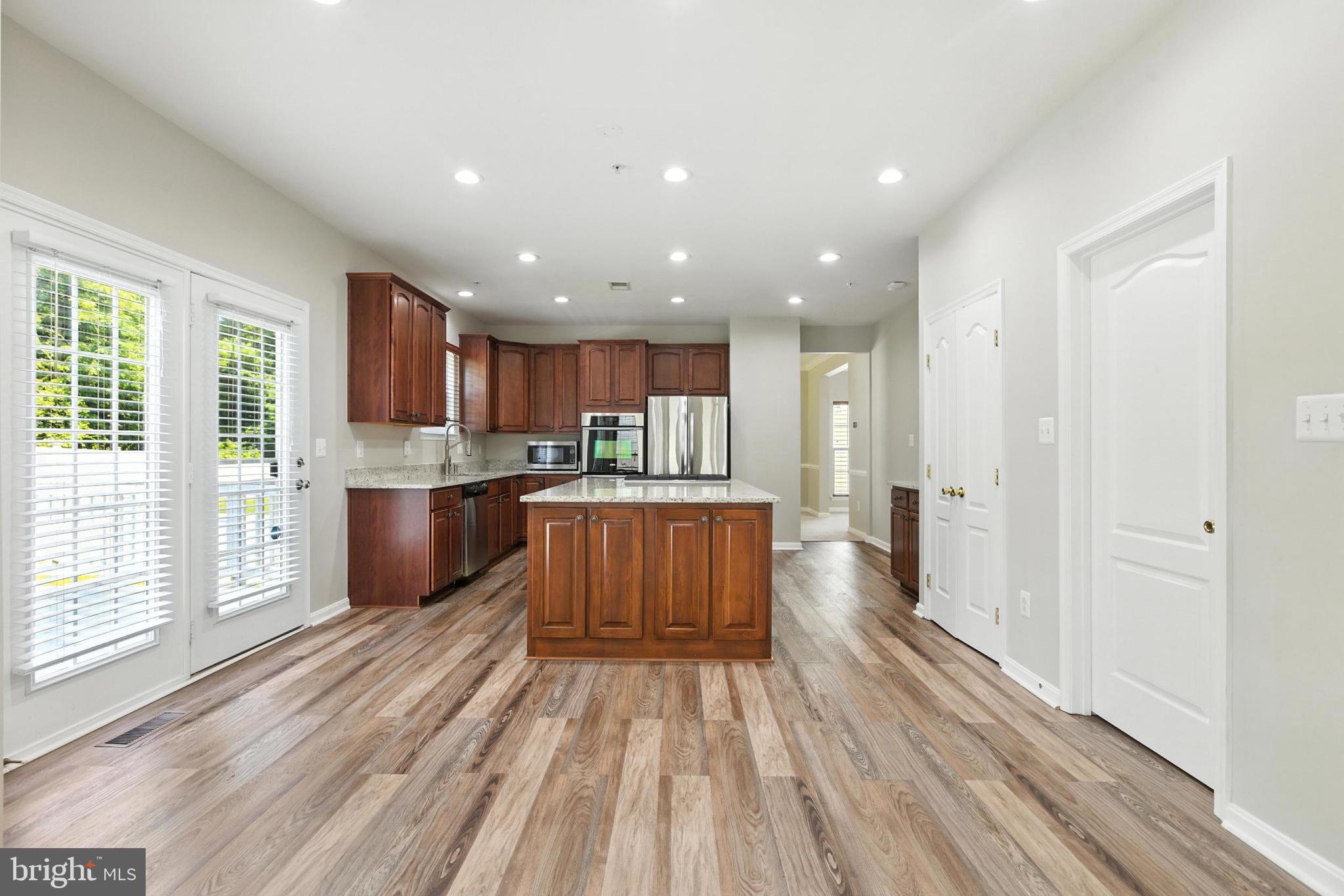 10210 ROLLING GREEN WAY