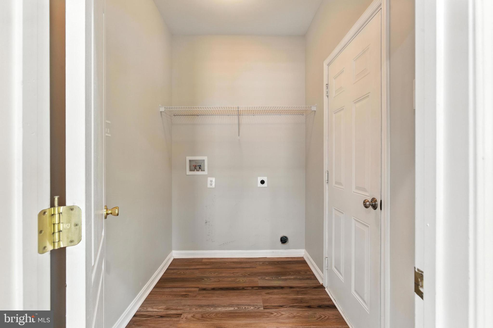 10210 ROLLING GREEN WAY