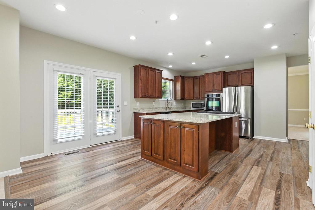 10210 ROLLING GREEN WAY