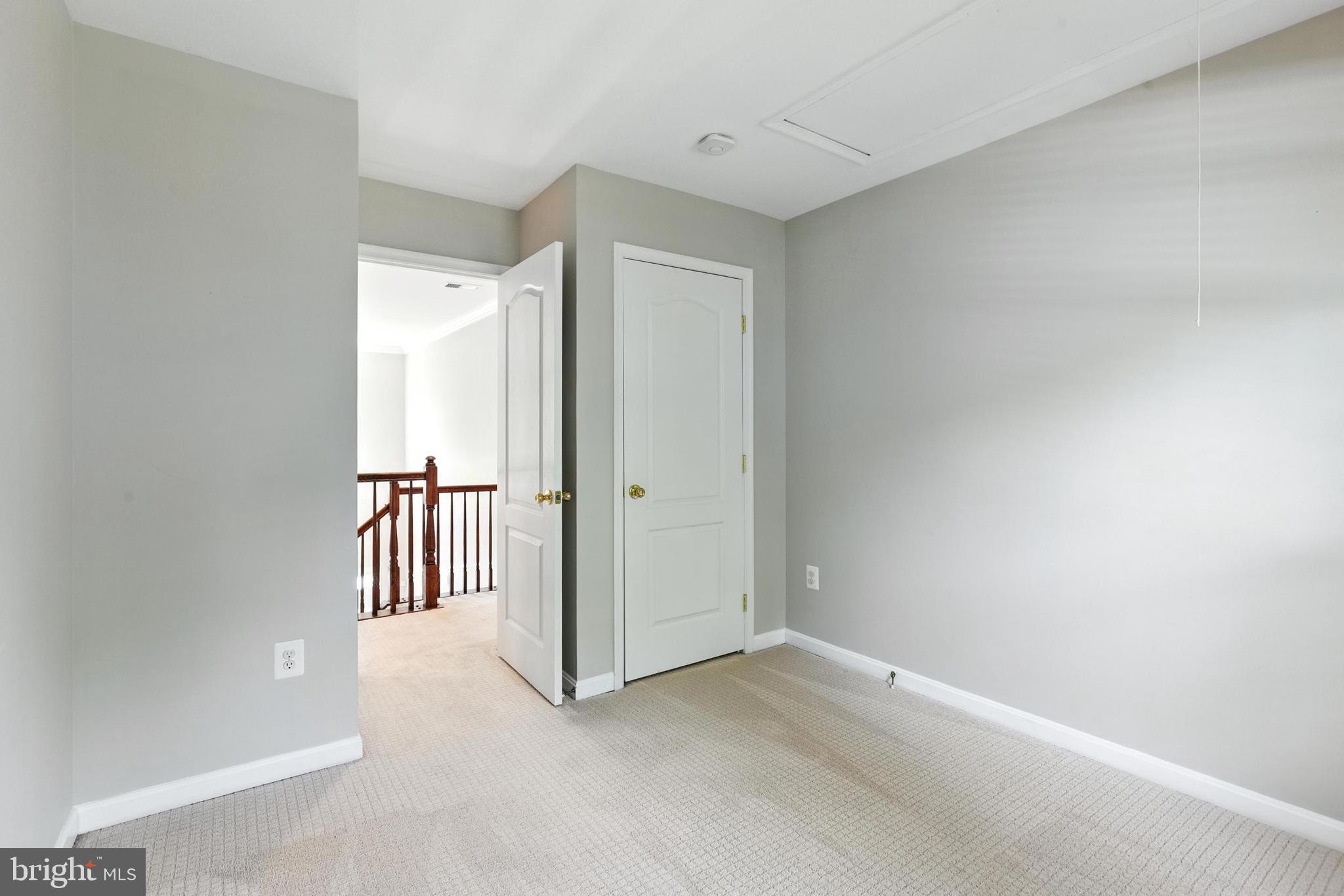 10210 ROLLING GREEN WAY