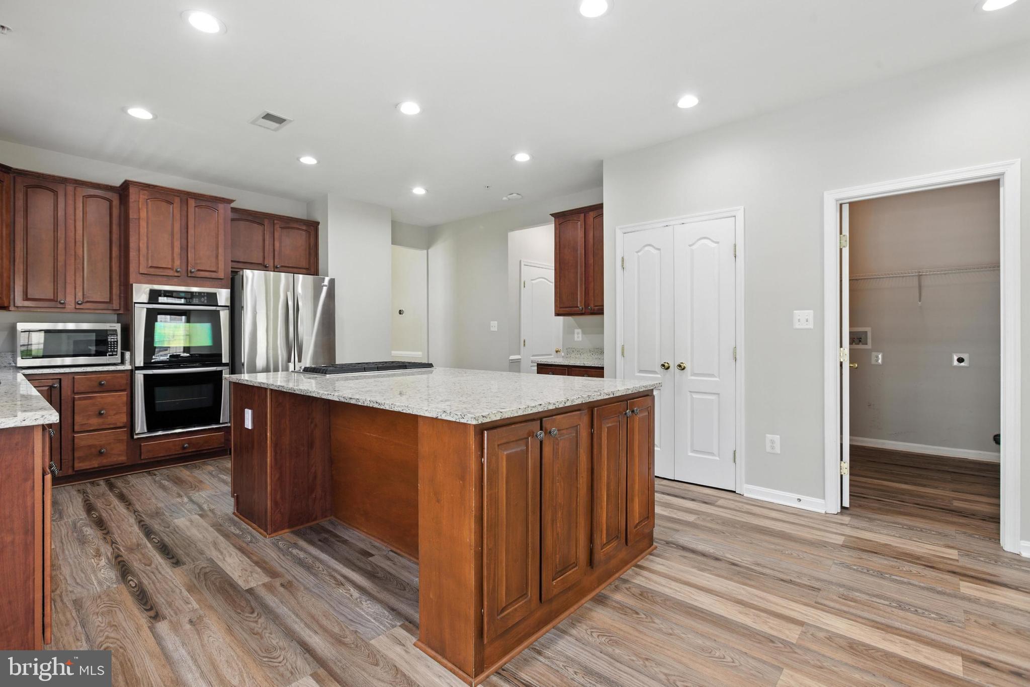 10210 ROLLING GREEN WAY