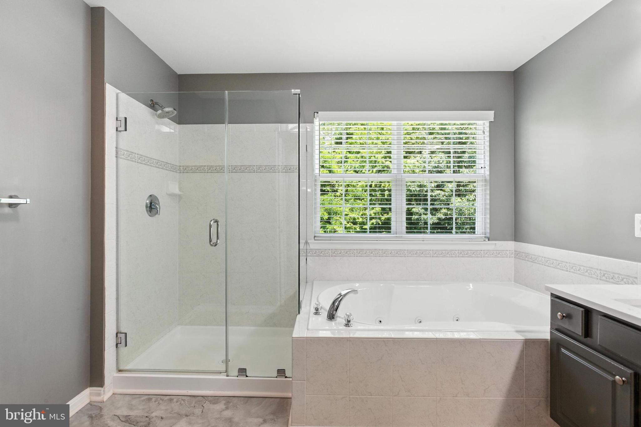 10210 ROLLING GREEN WAY