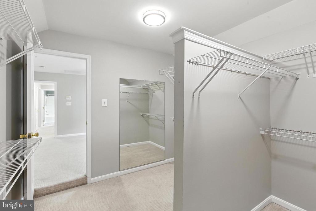 10210 ROLLING GREEN WAY