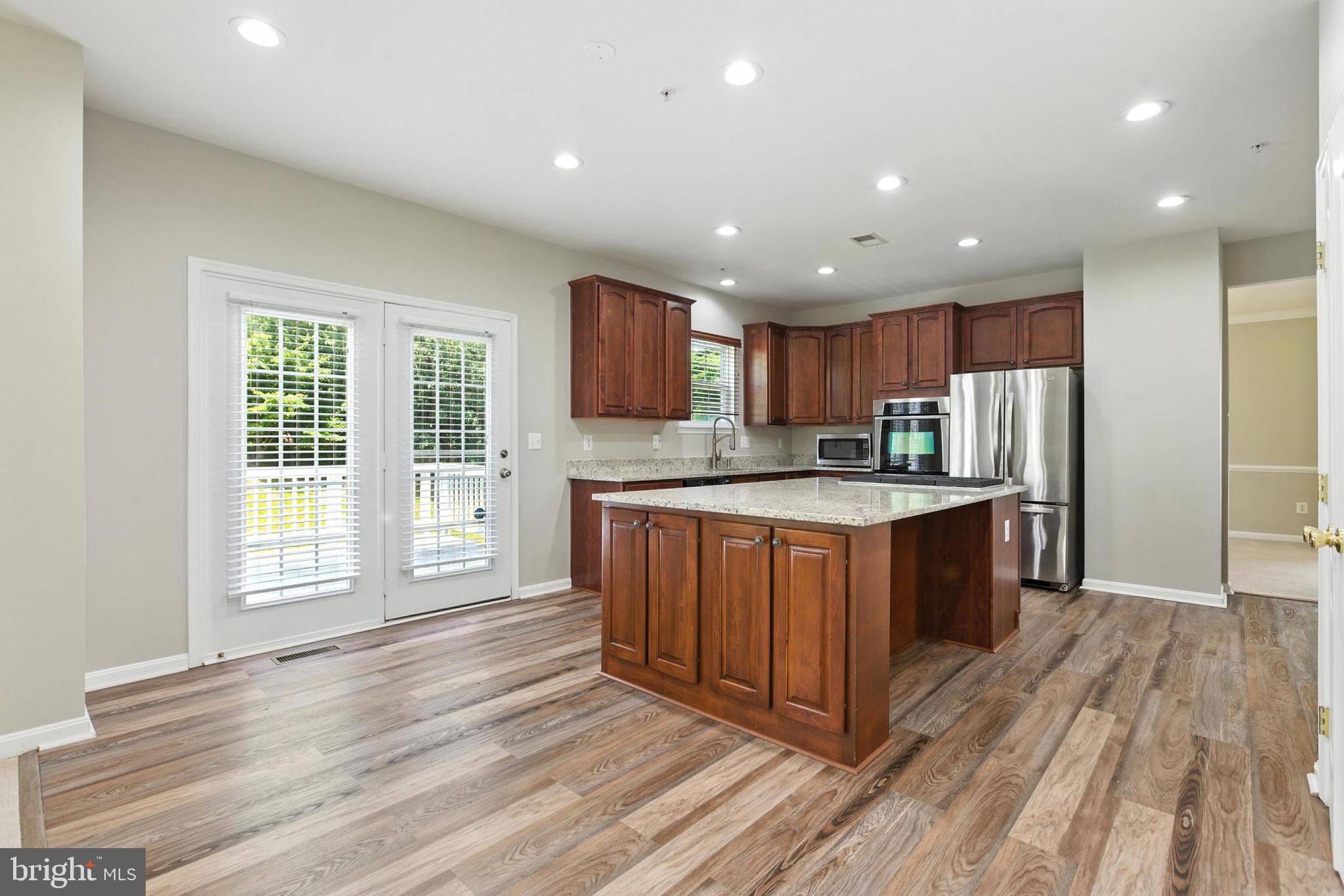 10210 ROLLING GREEN WAY