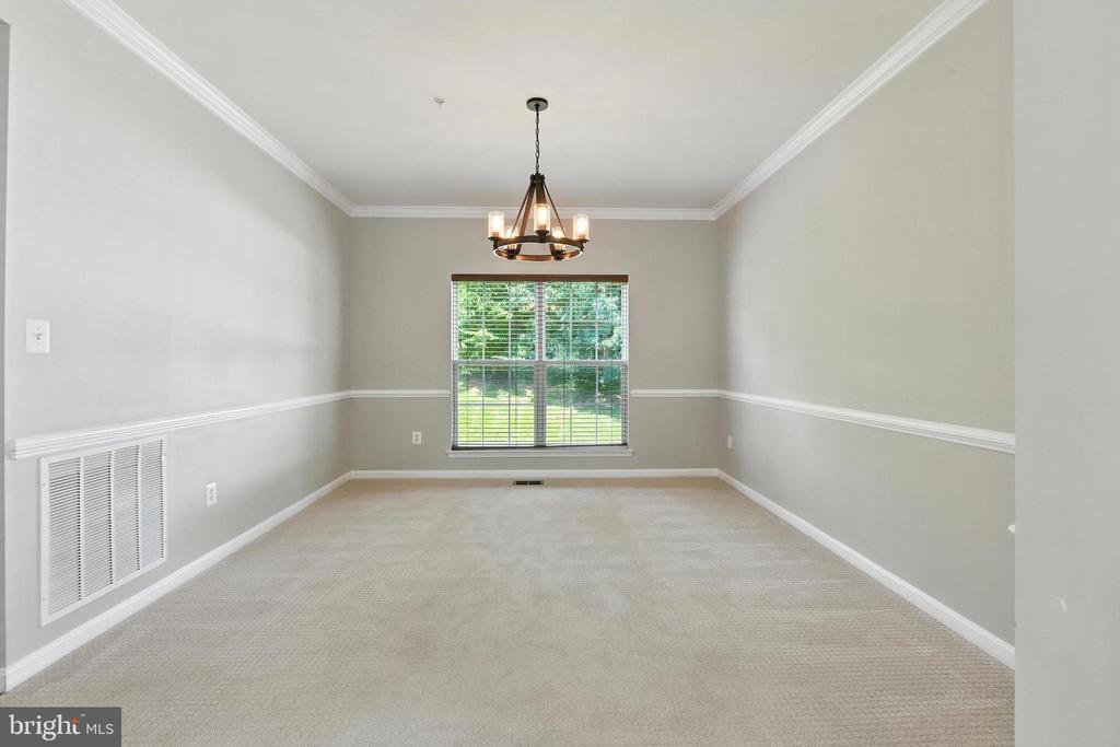 10210 ROLLING GREEN WAY