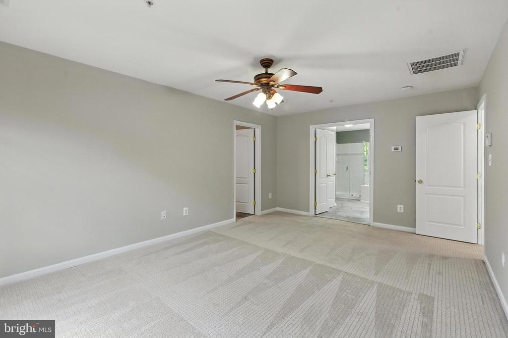 10210 ROLLING GREEN WAY