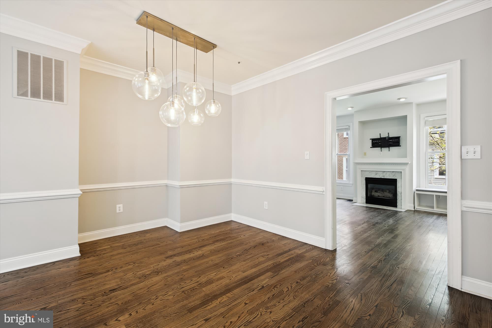 2312 N VAN BUREN COURT