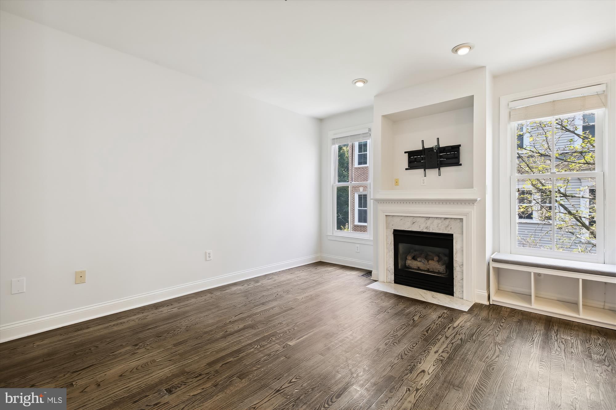 2312 N VAN BUREN COURT