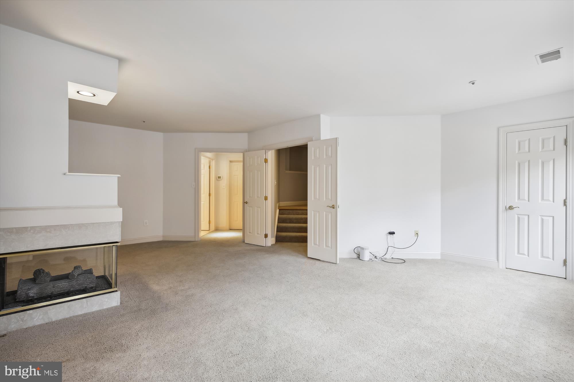 2312 N VAN BUREN COURT