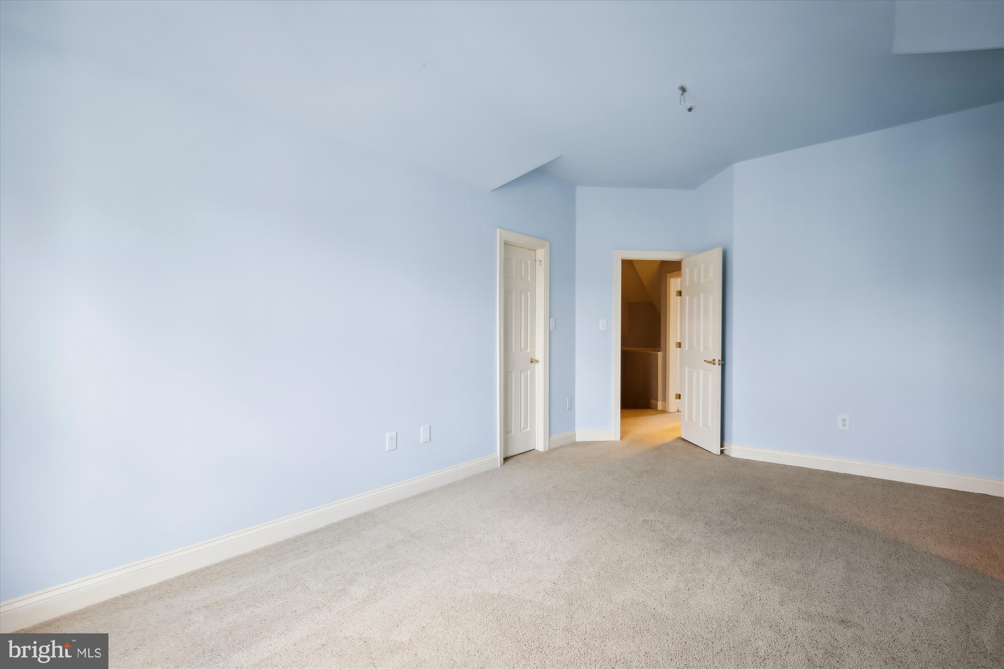 2312 N VAN BUREN COURT