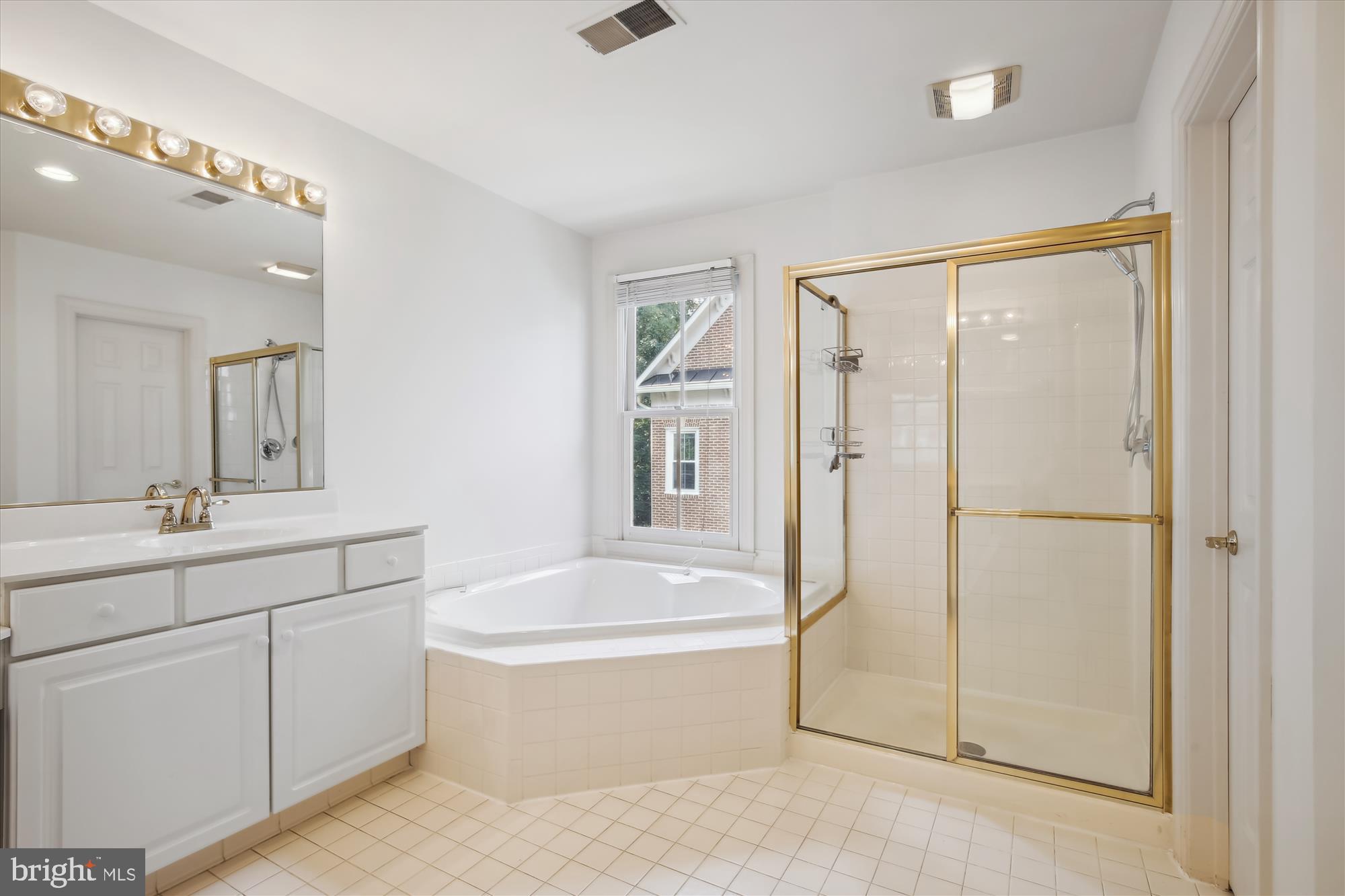 2312 N VAN BUREN COURT