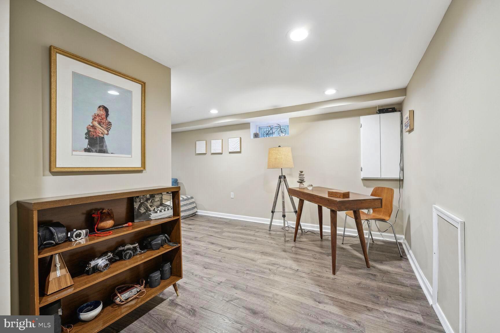 6982 Fairfax DRIVE