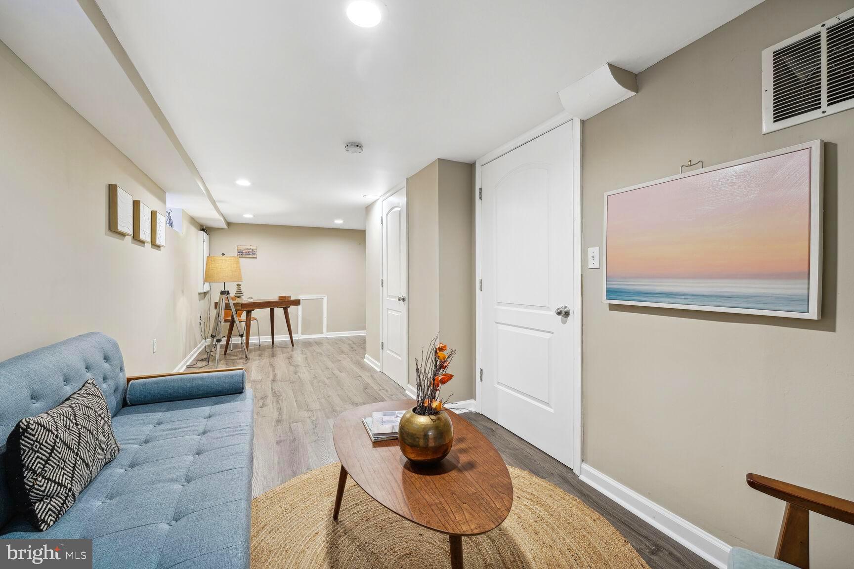 6982 Fairfax DRIVE