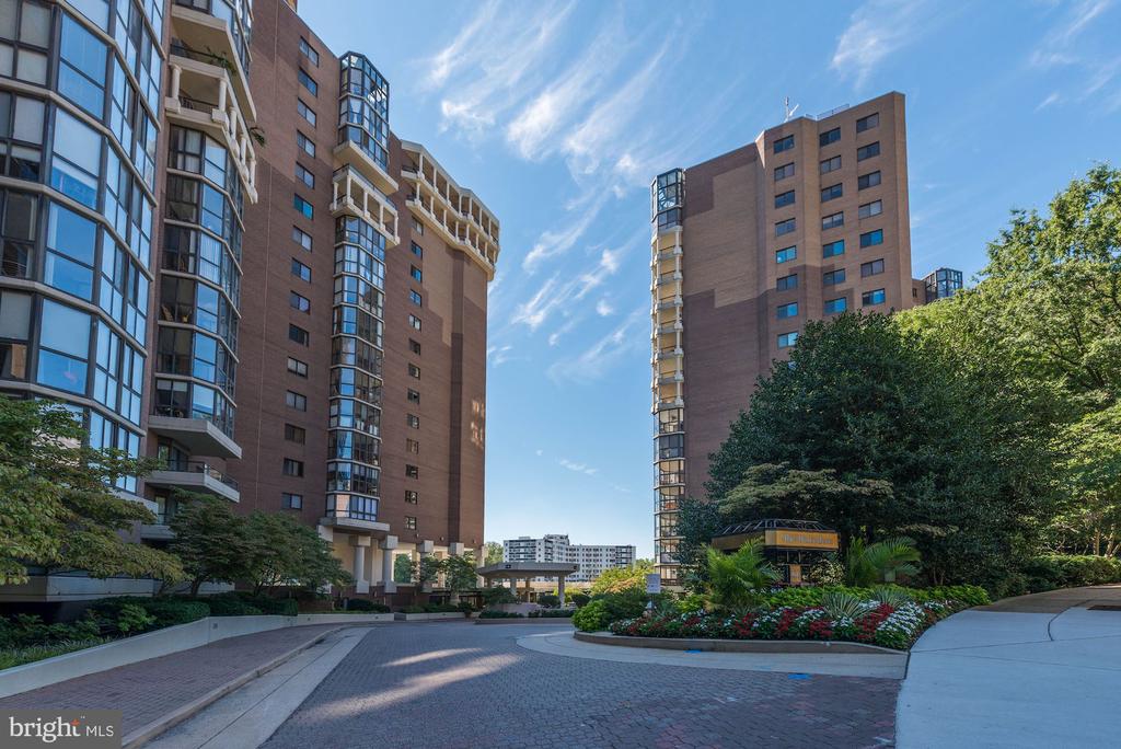 1600 N Oak St #525