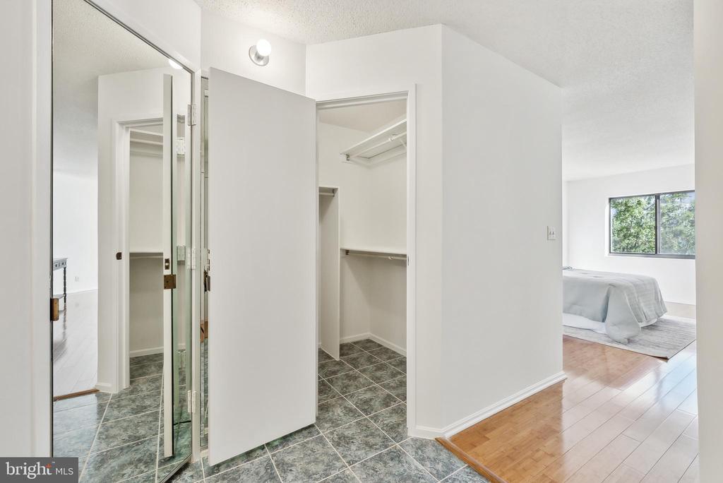 1600 N Oak St #525