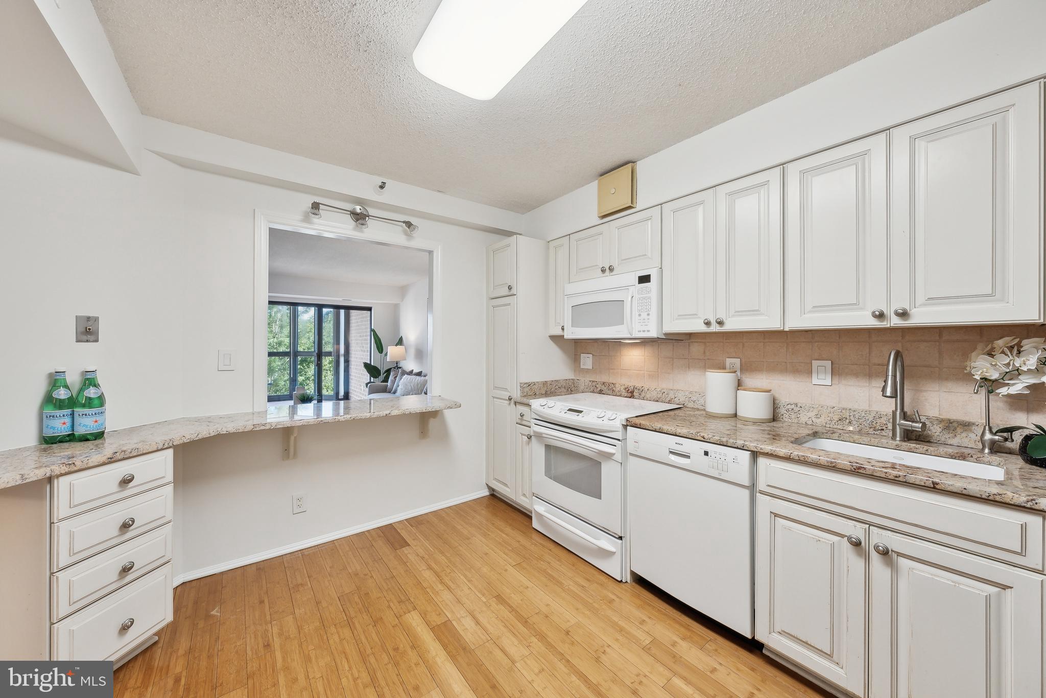1600 N Oak St #525