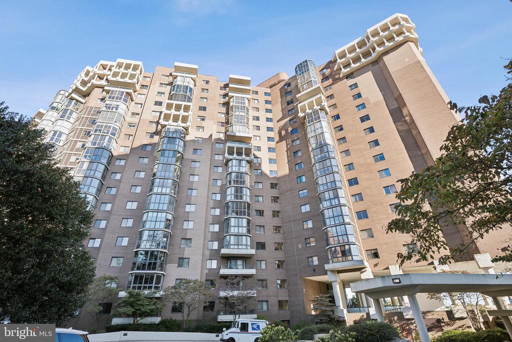 1600 N OAK ST #525