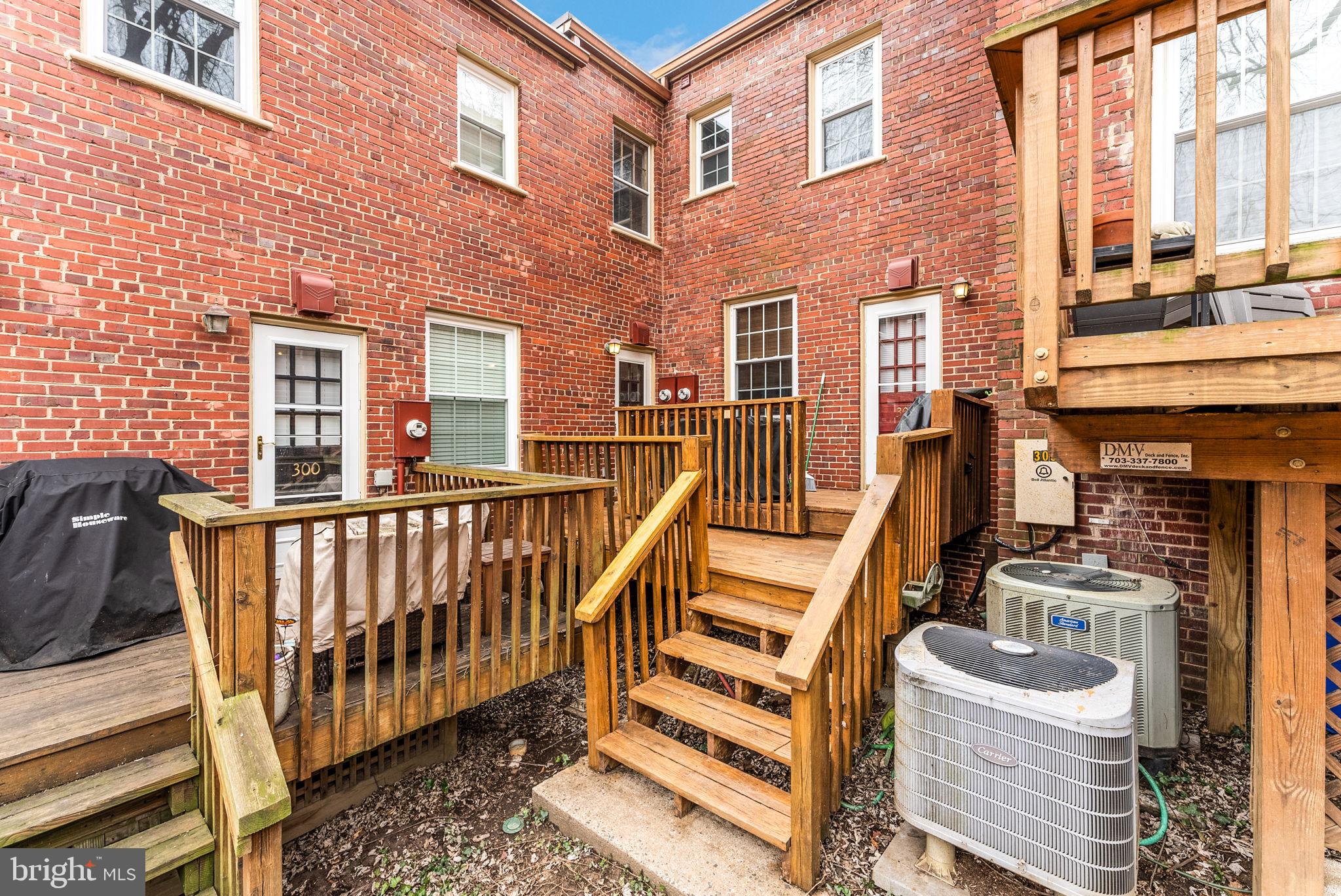 1110 S Barton St #301