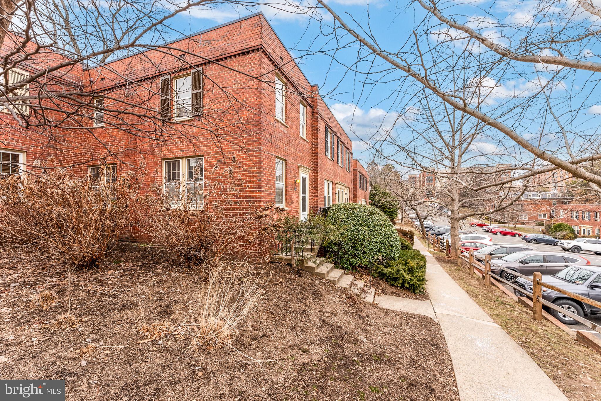 1110 S Barton St #301