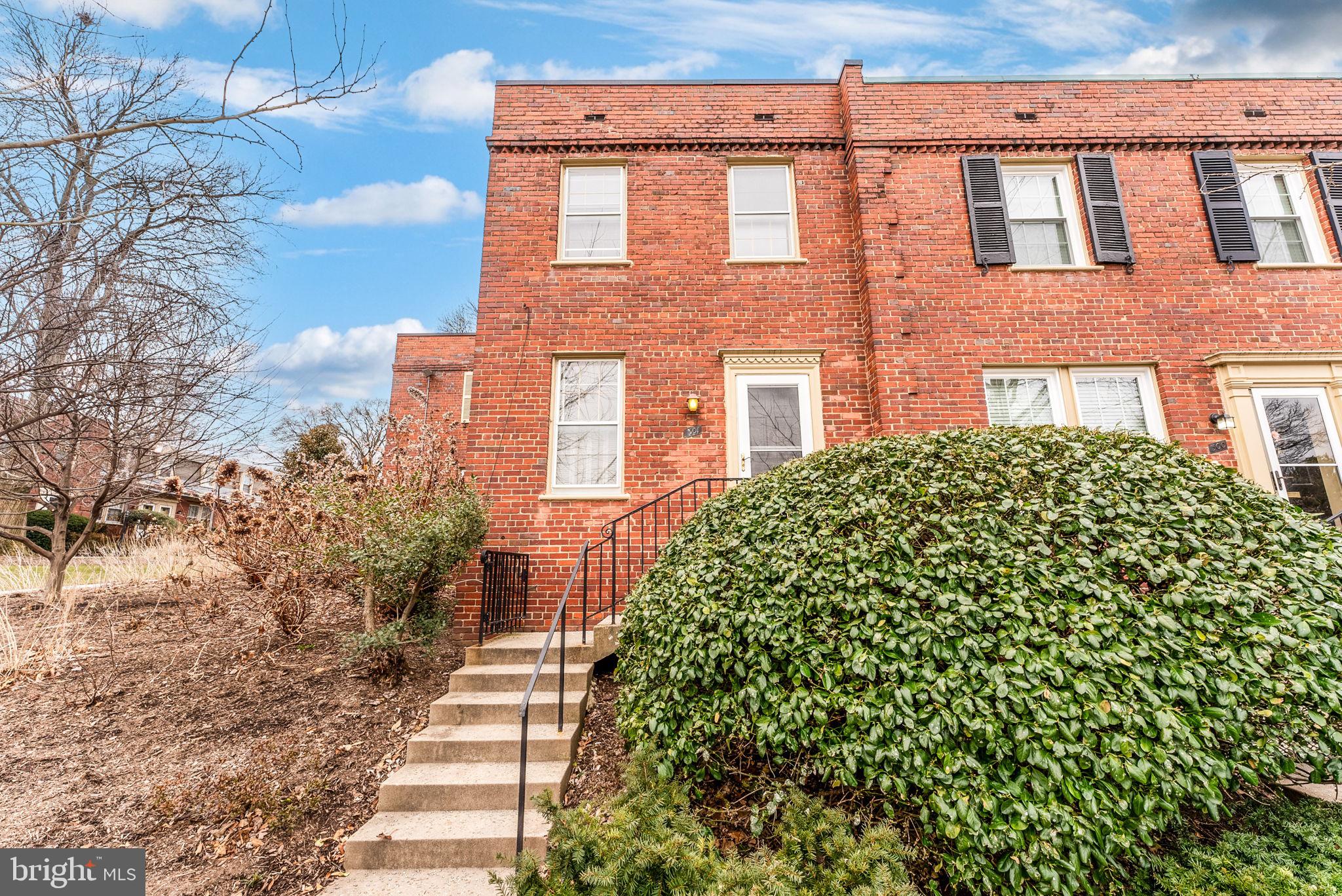1110 S Barton St #301