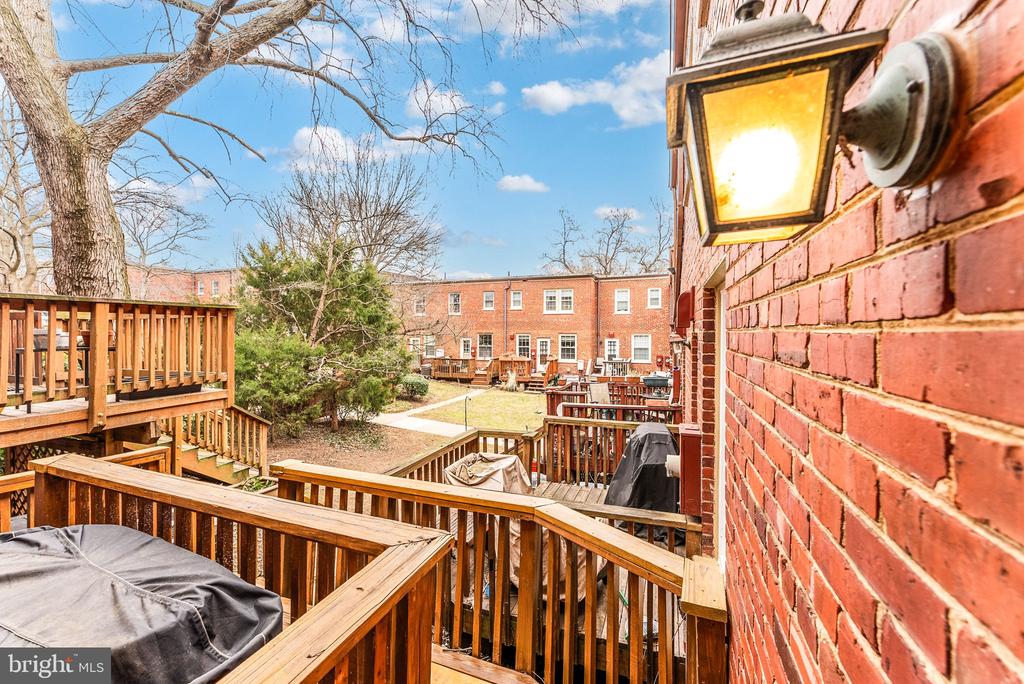 1110 S Barton St #301