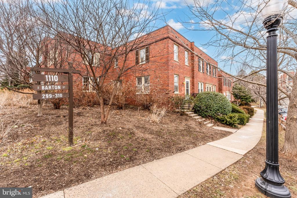 1110 S Barton St #301